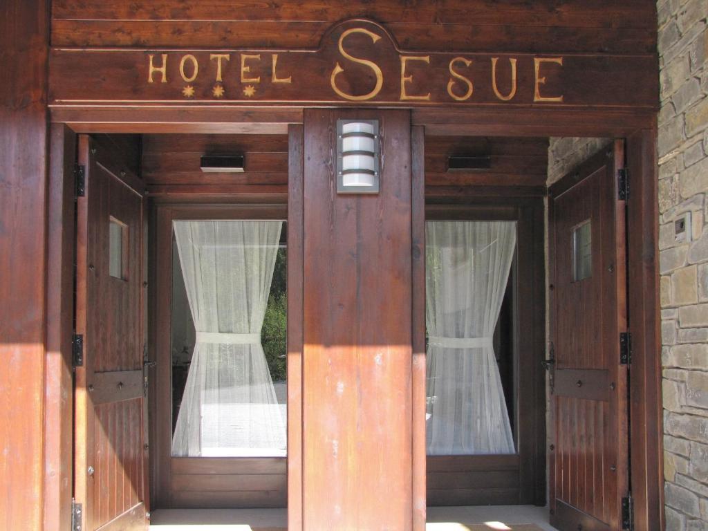 Hotel Sesue เบนาสเก ภายนอก รูปภาพ