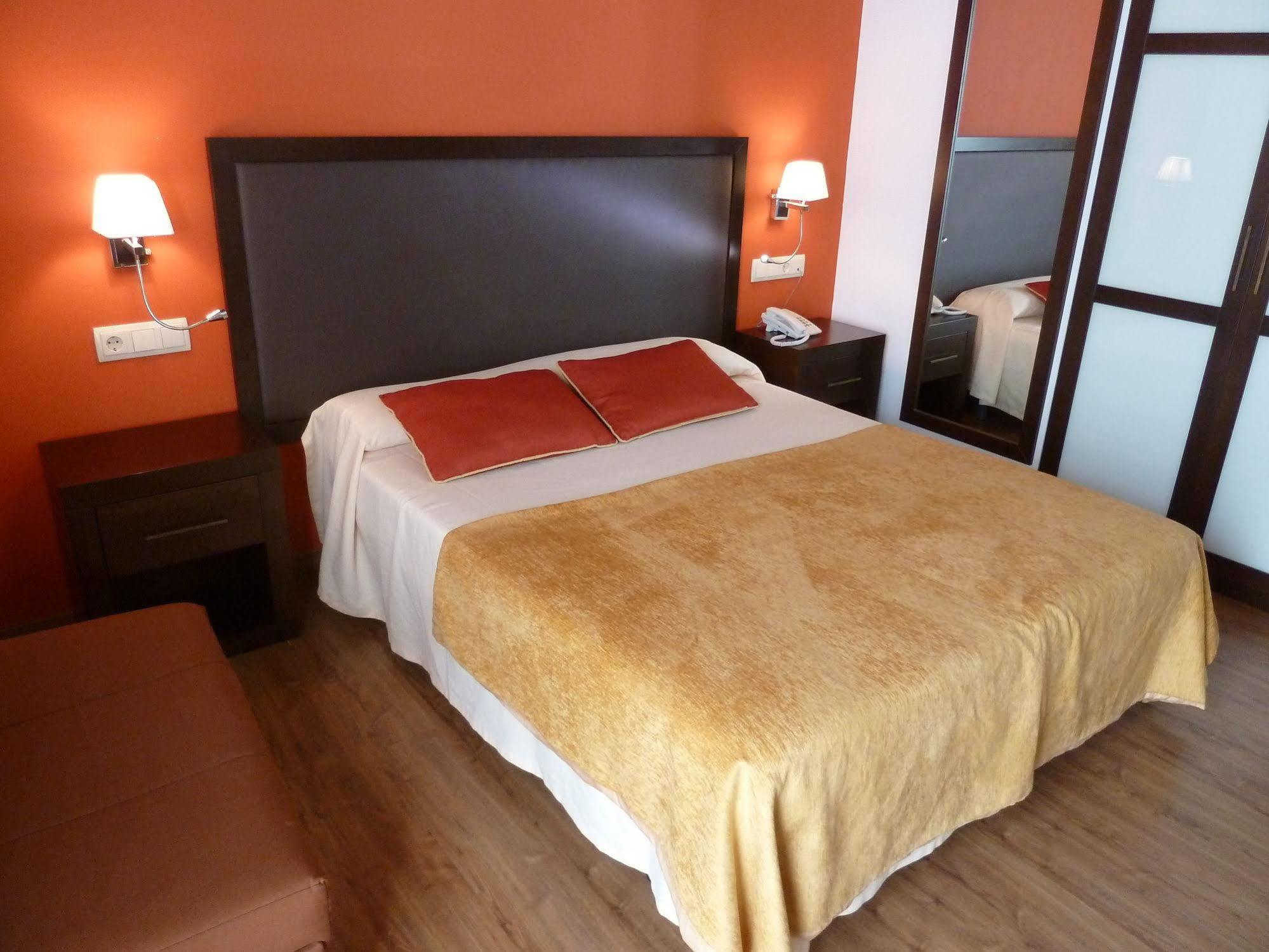 Hotel Sesue เบนาสเก ภายนอก รูปภาพ